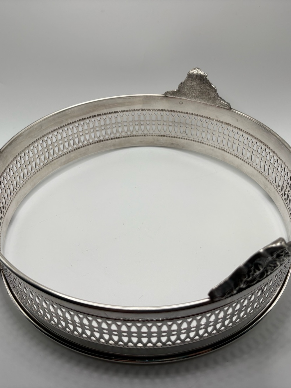 Vtg Pyrex 023 1 1/2 Qt Casserole Dish with Sheffield Silver Co Stand And Lid - Picture 10 of 16